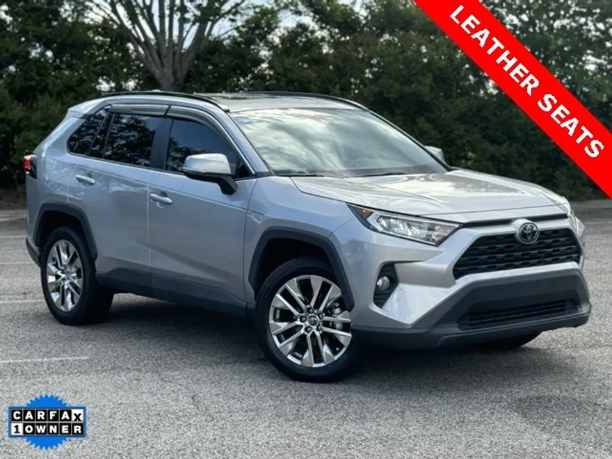 2020 Toyota RAV4 XLE Premium photo 1
