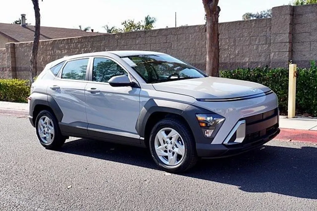 2025 Hyundai Kona SE photo 1