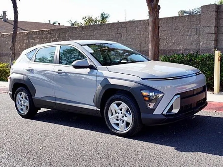 2025 Hyundai Kona SE photo 1