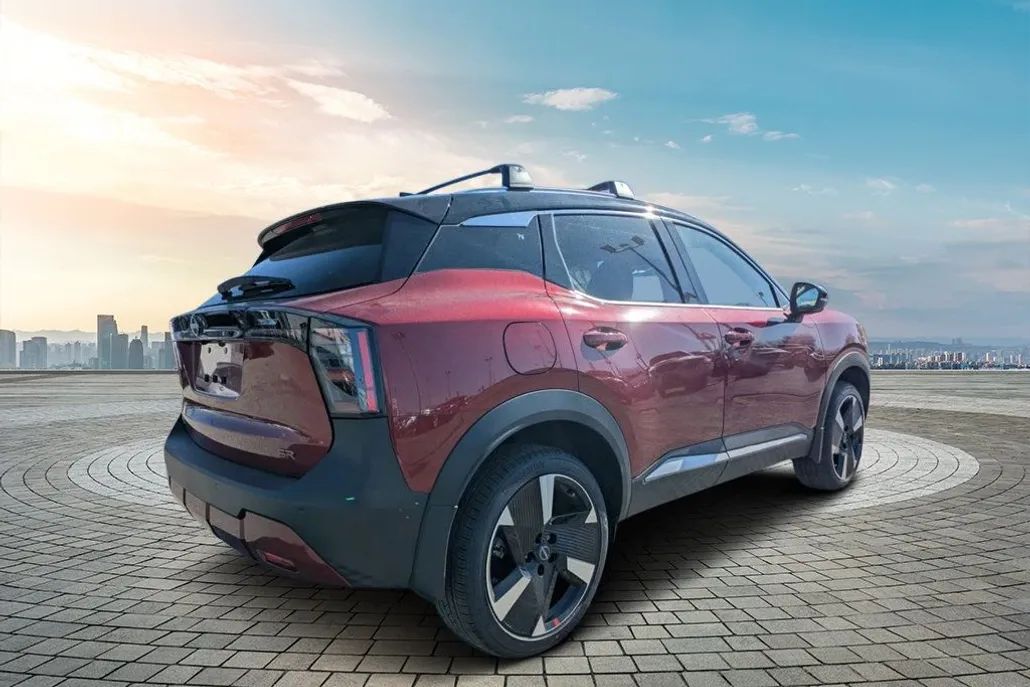 2025 Nissan Kicks SR photo 1