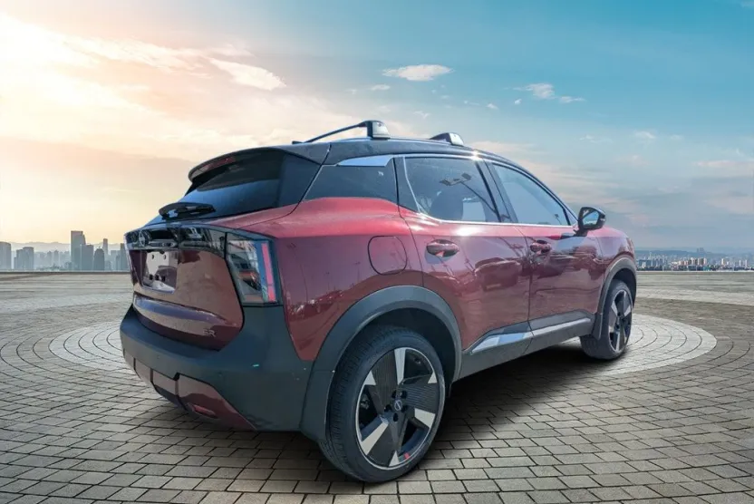 2025 Nissan Kicks SR photo 1