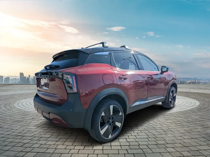2025 Nissan Kicks SR photo 1