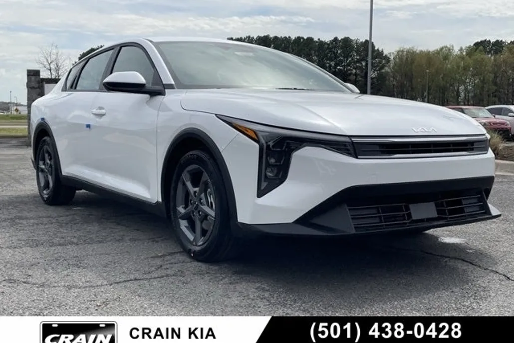 2025 Kia K4 LXS photo 1