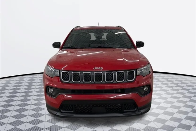 2023 Jeep Compass Latitude photo 1