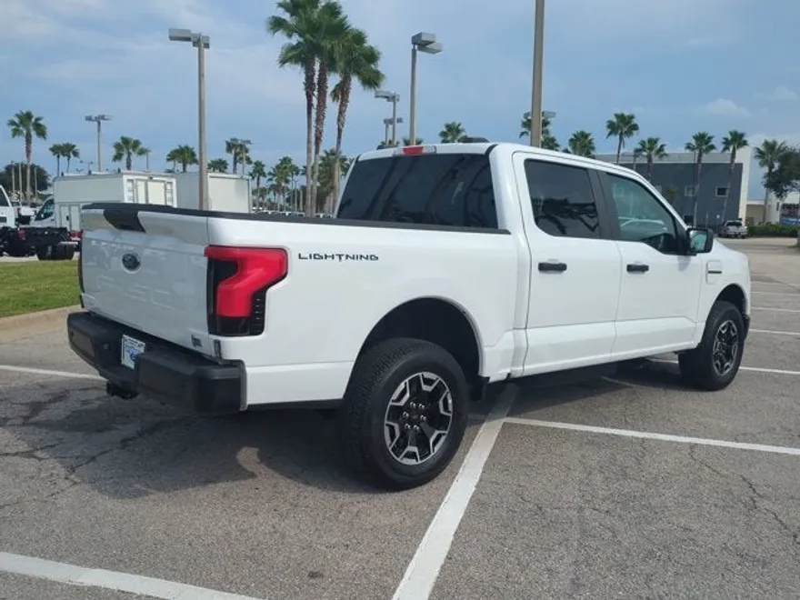 2022 Ford F-150 Lightning photo 1