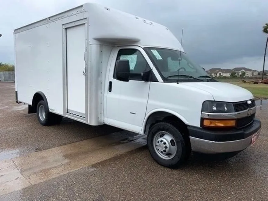 2023 Chevrolet Express Cutaway 3500 Work Van photo 1