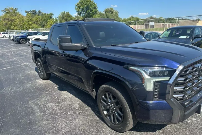 2022 Toyota Tundra Platinum photo 1