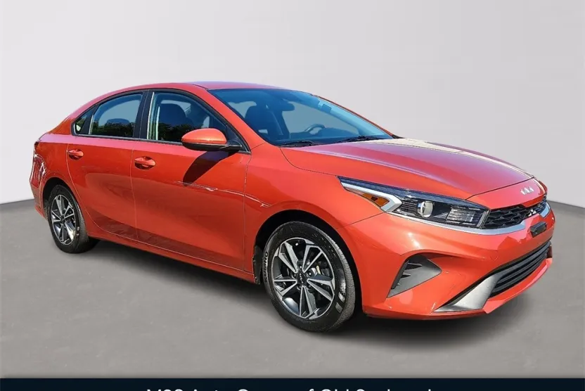 2023 Kia Forte LXS photo 1