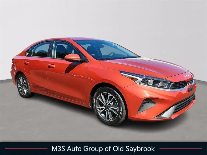 2023 Kia Forte LXS photo 1
