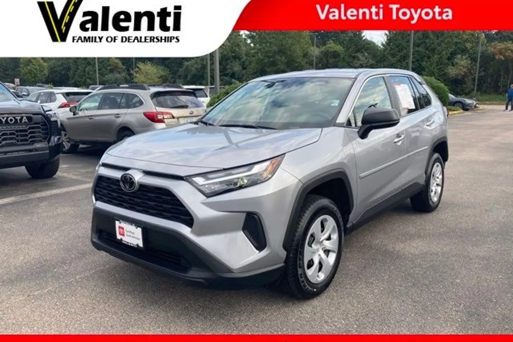 2024 Toyota RAV4 LE photo 1