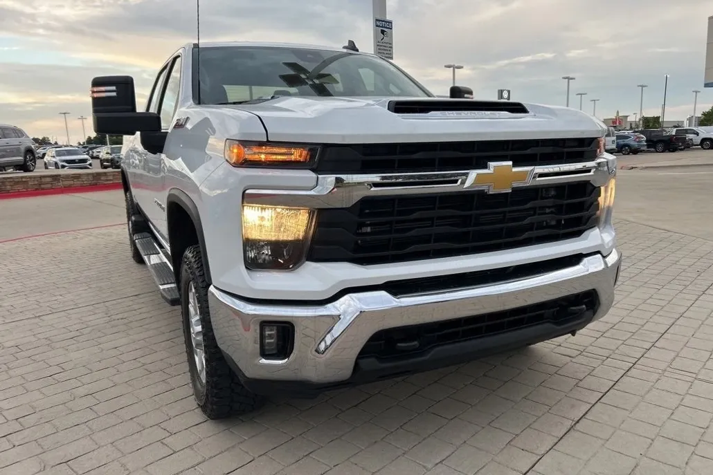 2024 Chevrolet Silverado 2500HD LT photo 1