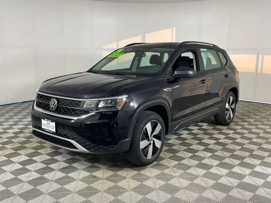 2024 Volkswagen Taos S photo 1
