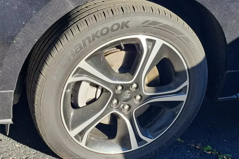 2023 Ford Edge ST photo 1