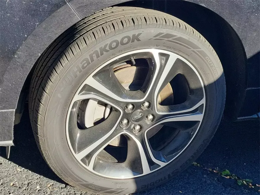 2023 Ford Edge ST photo 1