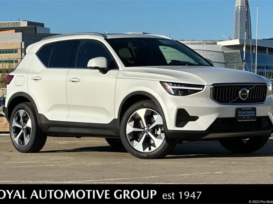 2025 Volvo XC40 Core photo 1