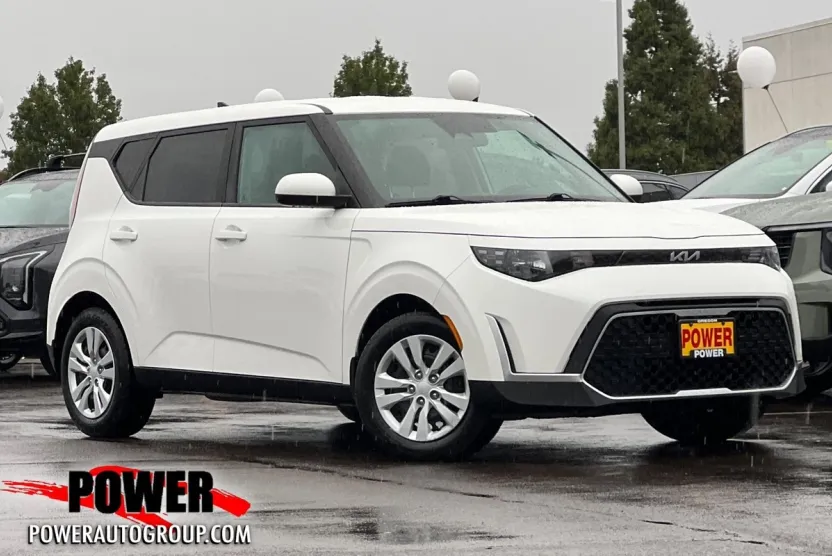 2023 Kia Soul LX photo 1