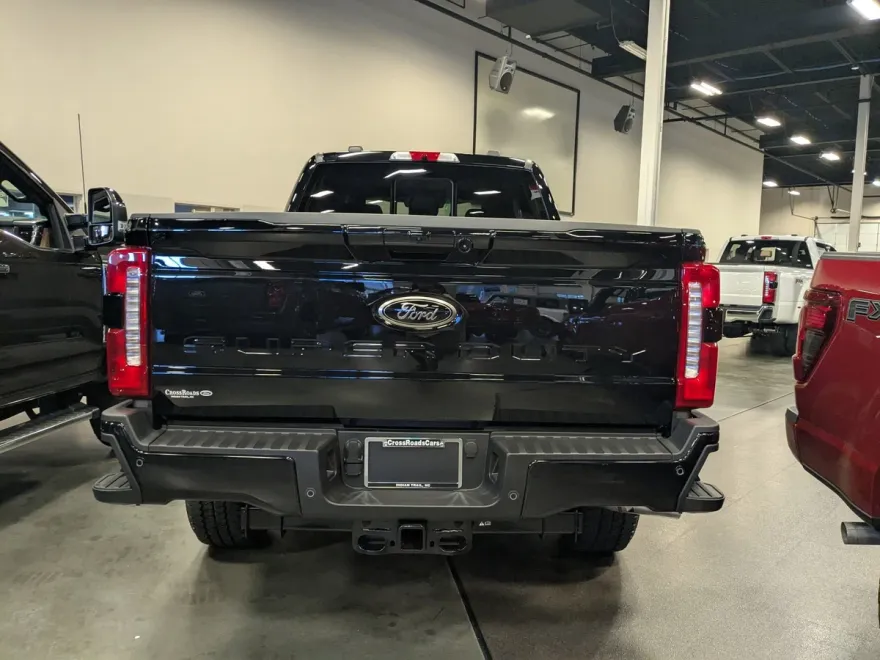 2025 Ford F-250 Lariat photo 1