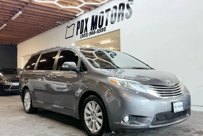 2017 Toyota Sienna Limited Premium photo 1