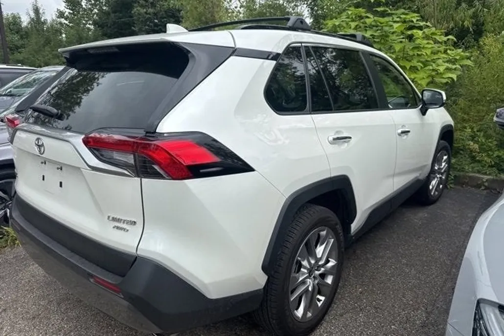 2021 Toyota RAV4 Limited photo 1