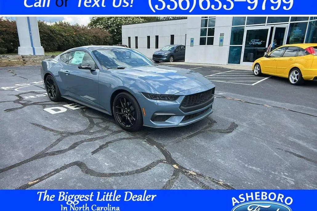 2025 Ford Mustang EcoBoost photo 1