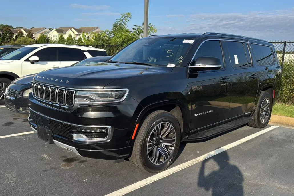 2023 Jeep Wagoneer L Series II photo 1