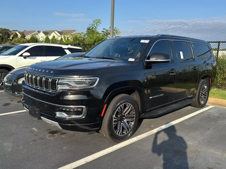 2023 Jeep Wagoneer L Series II photo 1