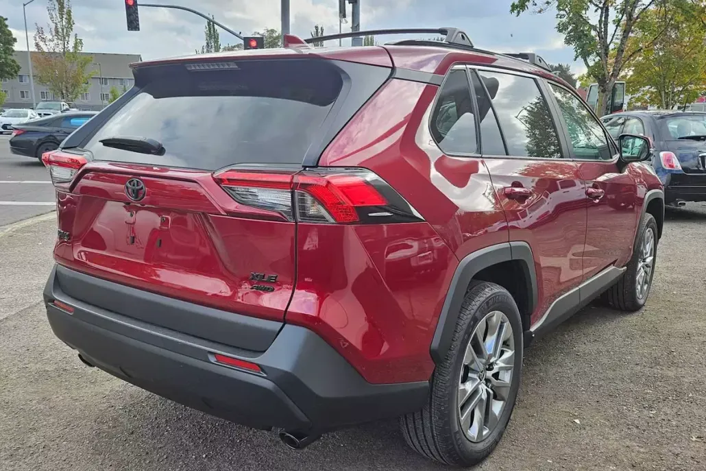 2022 Toyota RAV4 XLE Premium photo 1