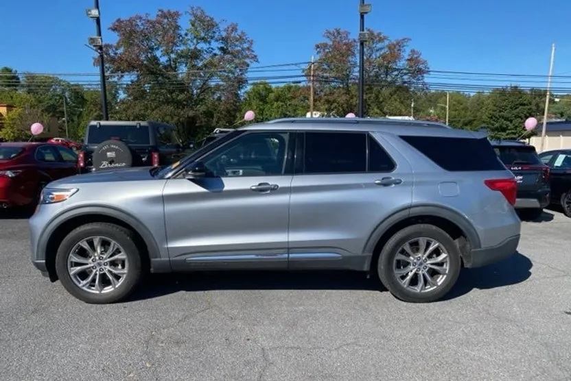 2020 Ford Explorer Limited photo 1