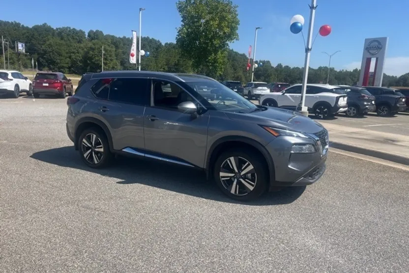 2023 Nissan Rogue SL photo 1