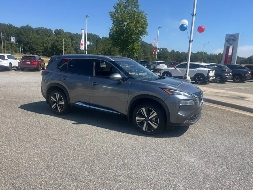 2023 Nissan Rogue SL photo 1