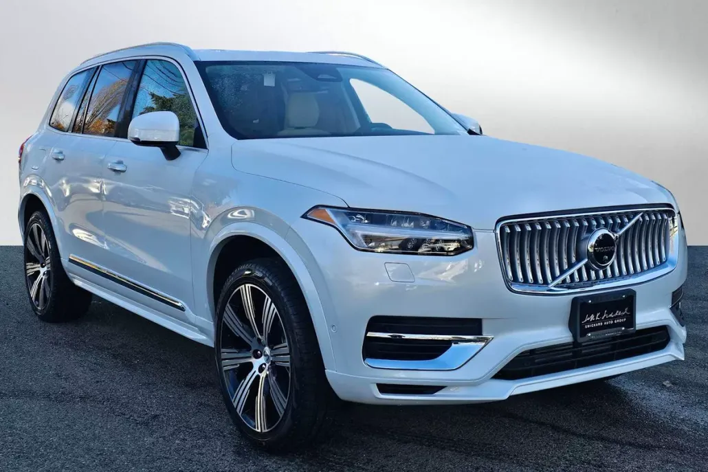 2025 Volvo XC90 T8 Plus photo 1