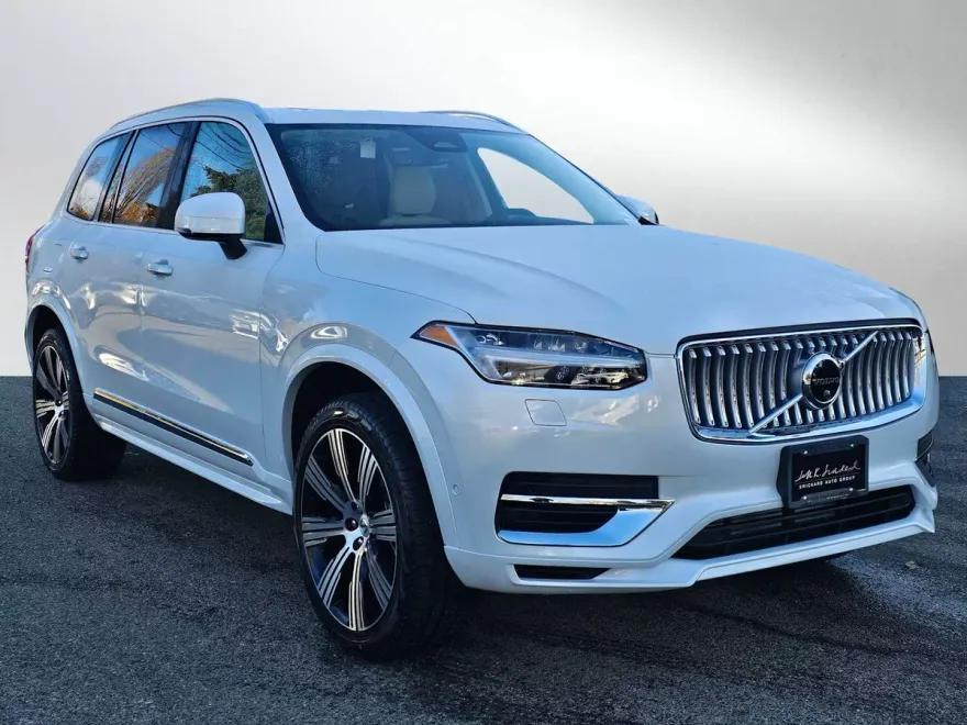 2025 Volvo XC90 T8 Plus photo 1