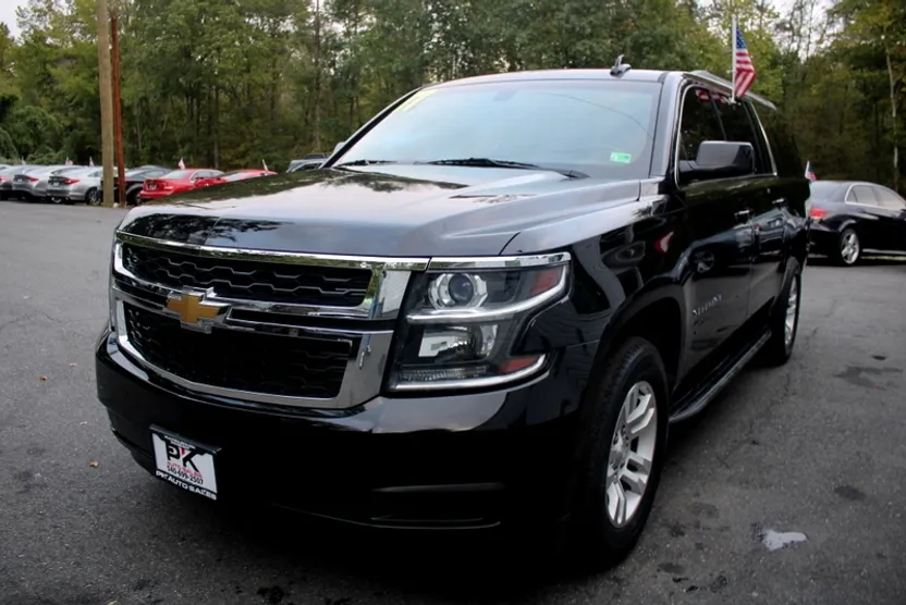 2017 Chevrolet Suburban LS photo 1