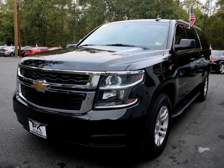 2017 Chevrolet Suburban LS photo 1