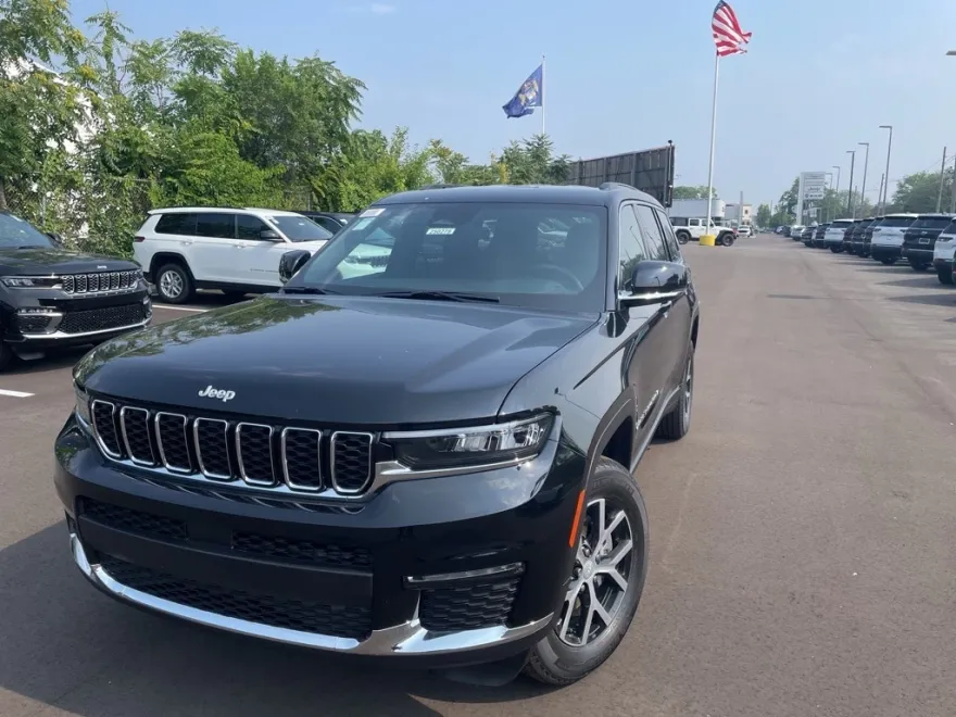 2025 Jeep Grand Cherokee Limited photo 1