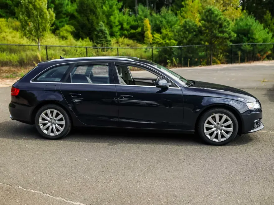 2010 Audi A4 2.0T Avant Premium Plus photo 1
