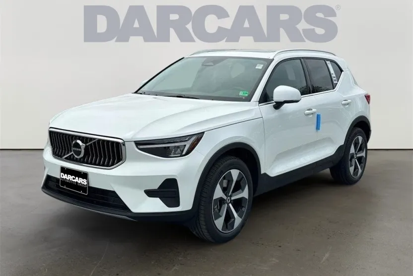 2025 Volvo XC40 Core photo 1