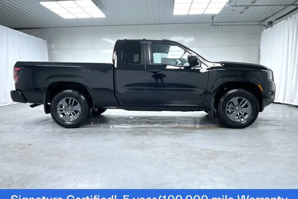 2025 Nissan Frontier SV photo 1