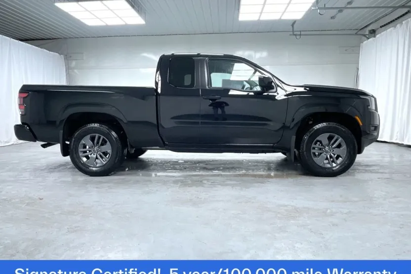 2025 Nissan Frontier SV photo 1