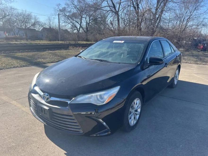 2015 Toyota Camry Hybrid LE photo 1