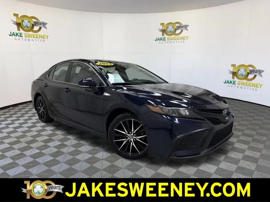 2022 Toyota Camry SE photo 1