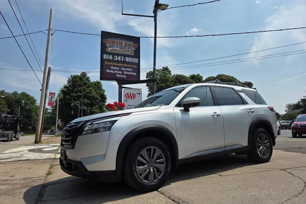 2024 Nissan Pathfinder SV photo 1