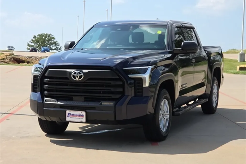 2023 Toyota Tundra SR5 photo 1