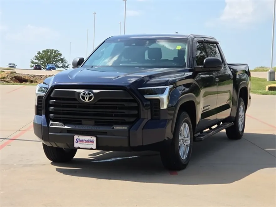 2023 Toyota Tundra SR5 photo 1