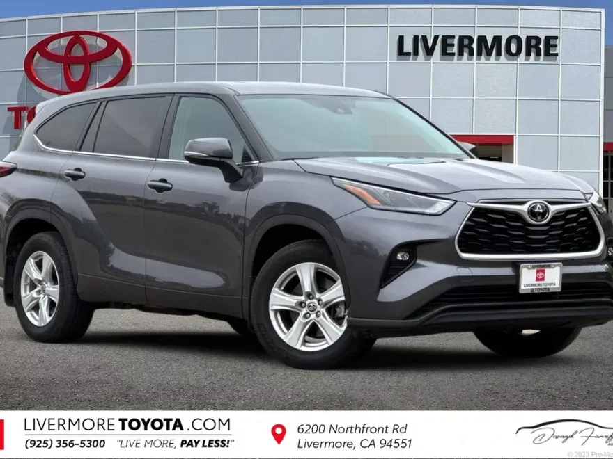 2024 Toyota Highlander LE photo 1
