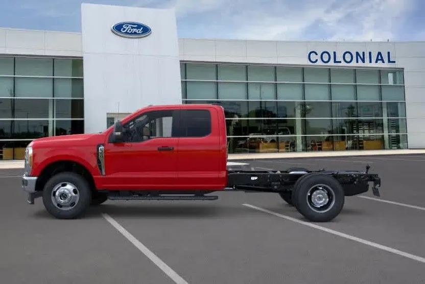 2025 Ford F-350 photo 1