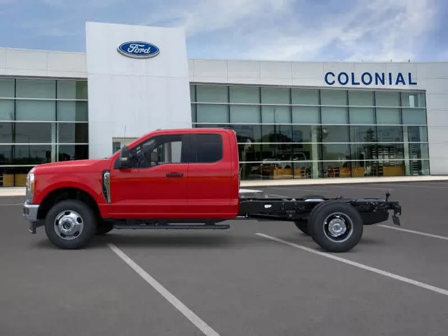 2025 Ford F-350 photo 1