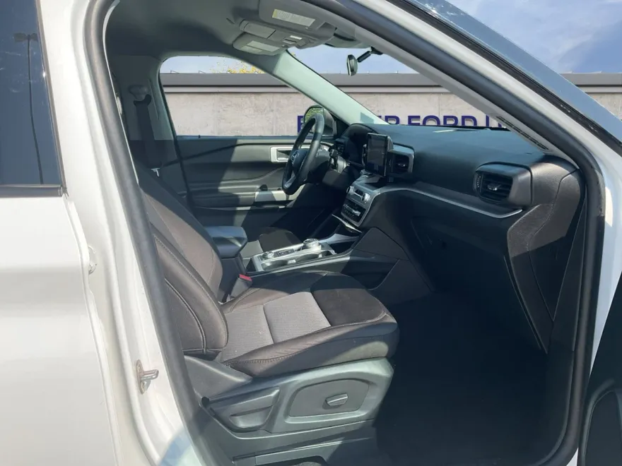 2023 Ford Explorer XLT photo 1