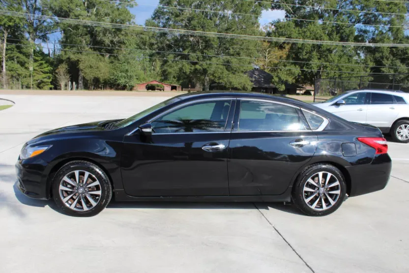 2017 Nissan Altima 2.5 S photo 1