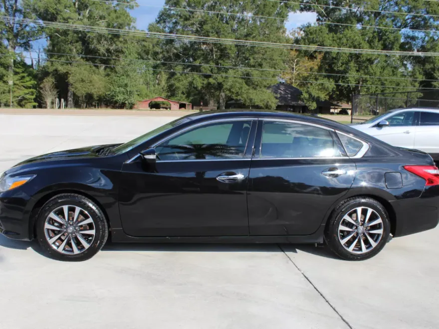 2017 Nissan Altima 2.5 S photo 1
